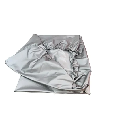 protector impermeable gris con cauchos